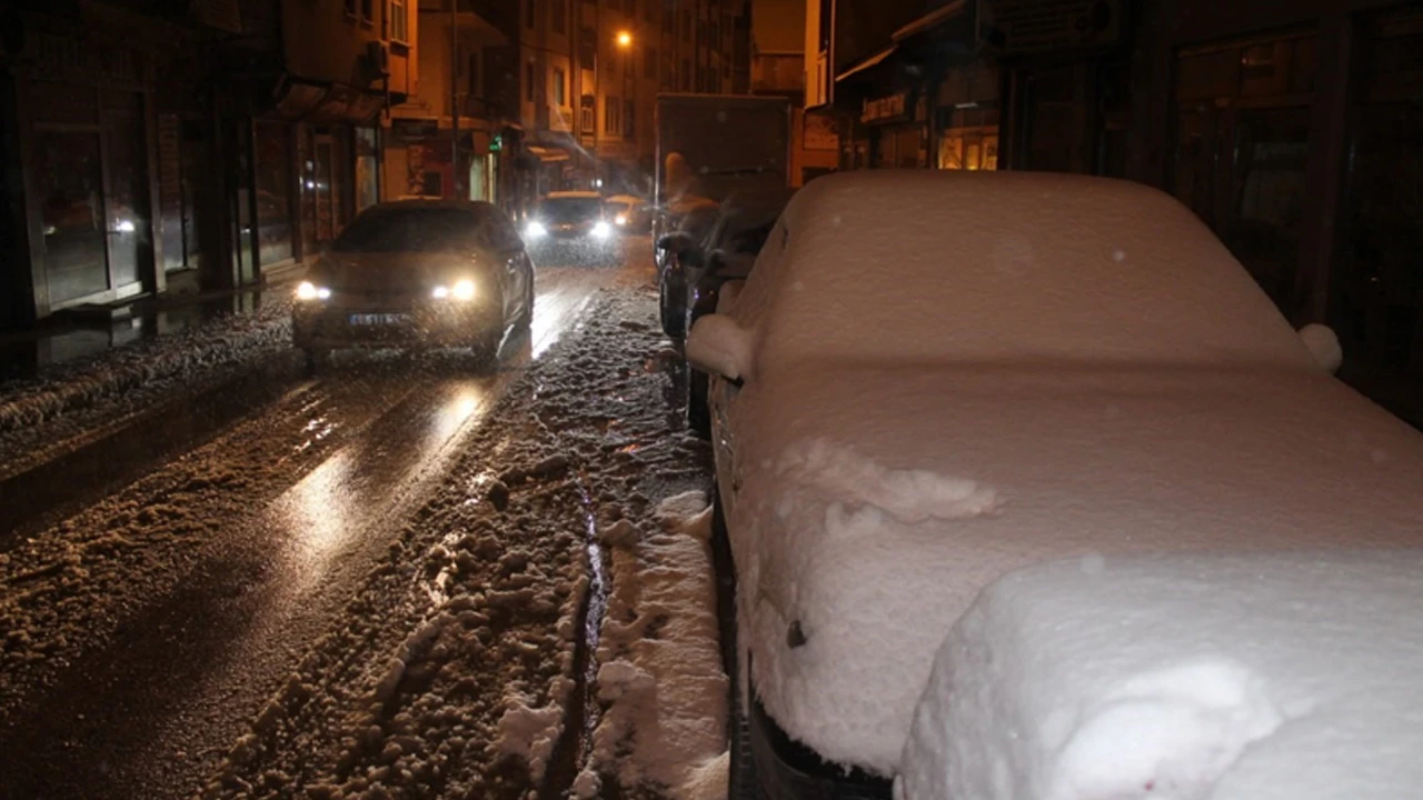 Bayburt’ta yoğun kar ve tipi hayatı olumsuz etkiledi