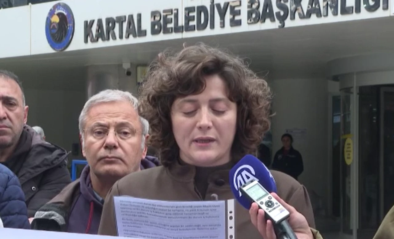 Kartal Belediyesi'nde işten çıkarılan kadından protesto: İşimi geri istiyorum!