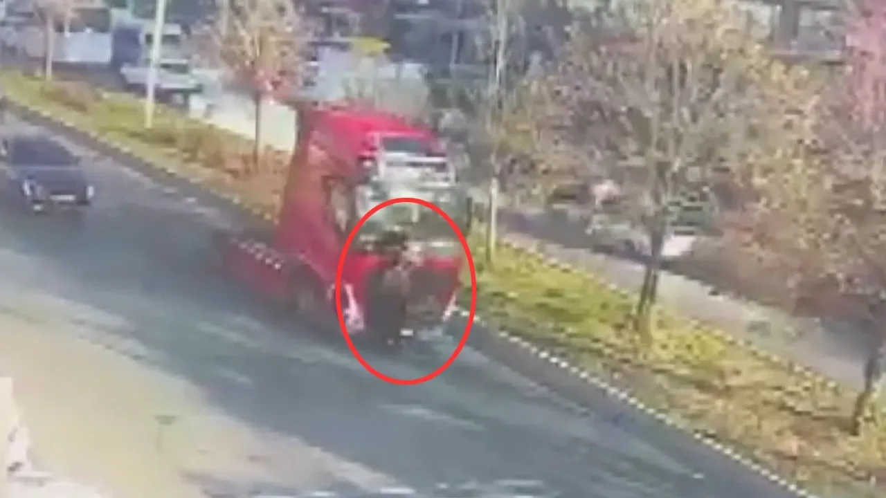 Pendik'te feci kaza! Tır'ın çarpıp sürüklediği scooter sürücüsü hayatını kaybetti