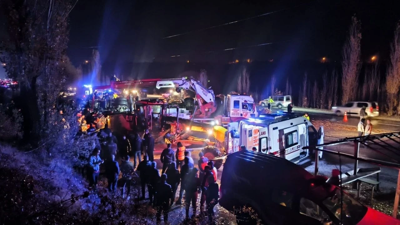 Malatya’da kazaya müdahale eden polis ekibine tır çarptı: 1 polis şehit oldu