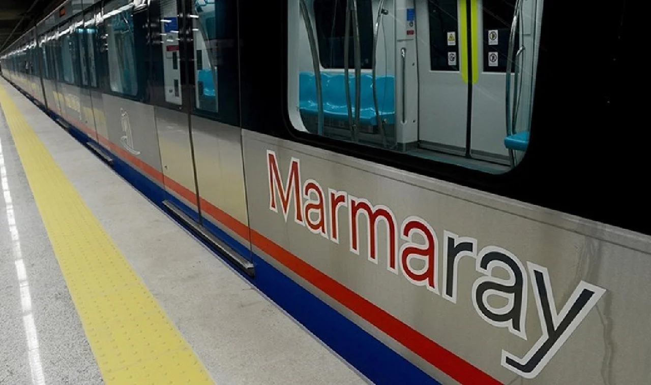 Marmaray Başak İstasyonu’nda demiryoluna araç düştü