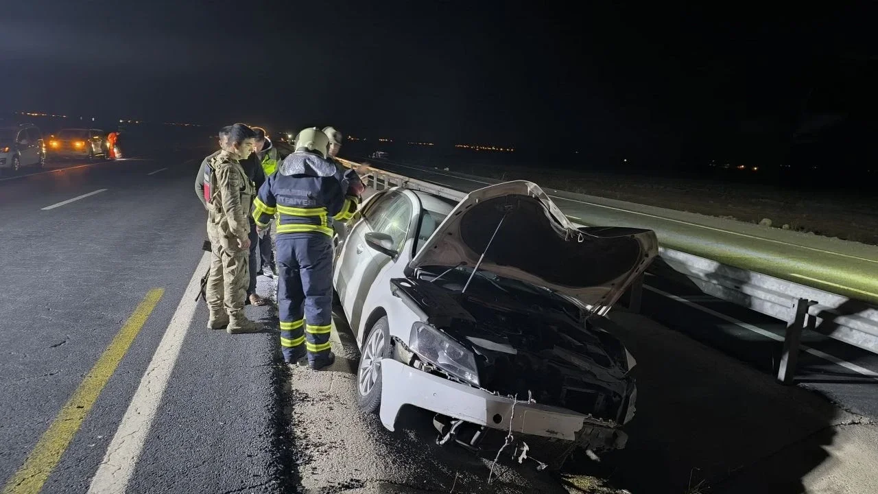 Kaza olmasın diye yoldaki lastiği kaldıran kişiye araba çarptı, hayatını kaybetti