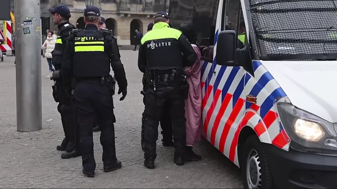 Paris’te Fransa-İsrail Maçı öncesi protestolara polis müdahalesi