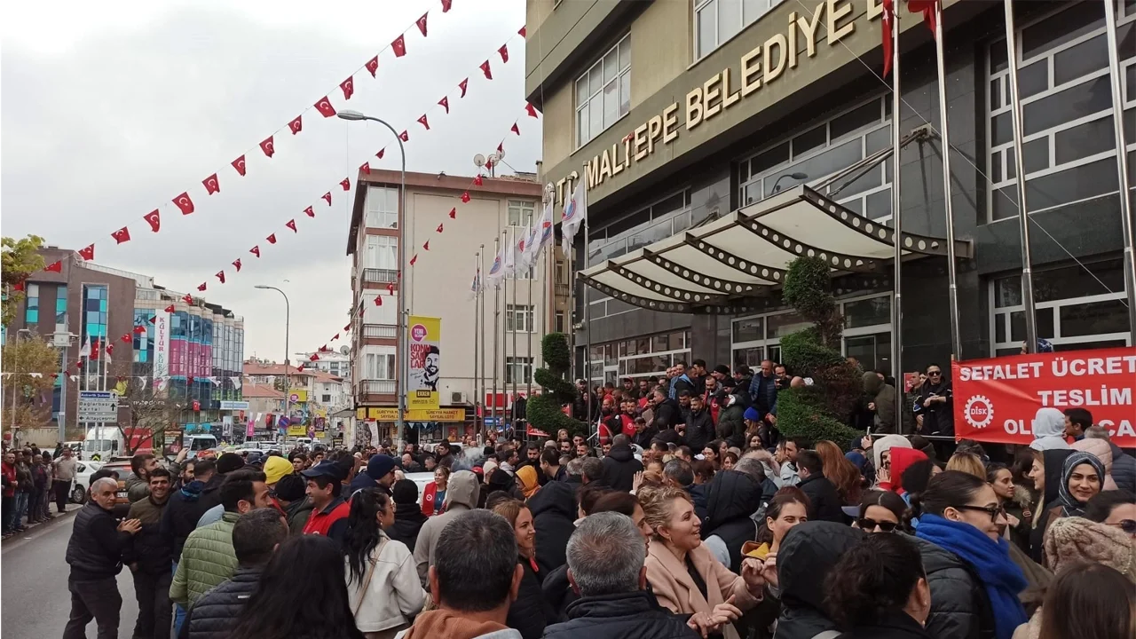 Maltepe Belediyesi işçileri greve çıktı: 'Sendika tarafından satıldık' tepkisi