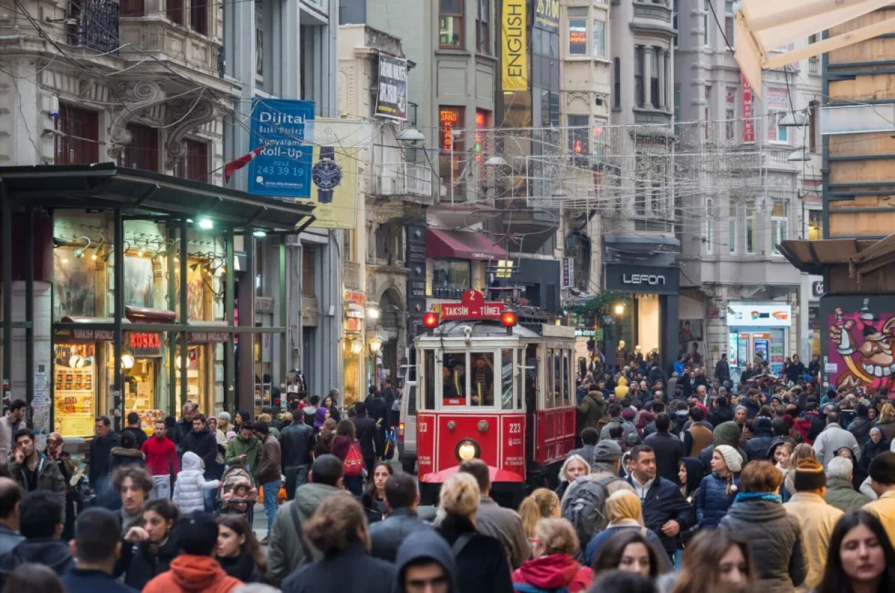 İstiklal Caddesi’nde kiralar dudak uçuklatıyor: Yeni dükkan kiralamak İçin 250 bin TL gerekli!