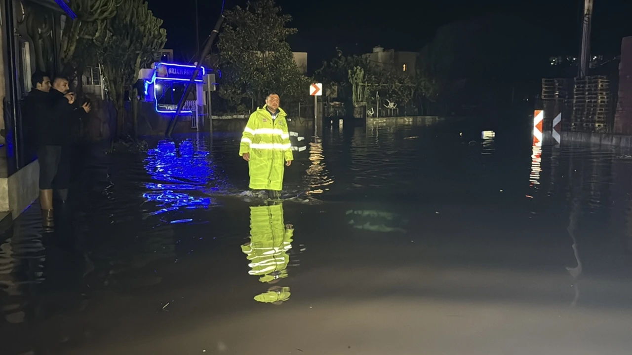 Bodrum'da şiddetli sağanak sel ve su baskınlarına yol açtı