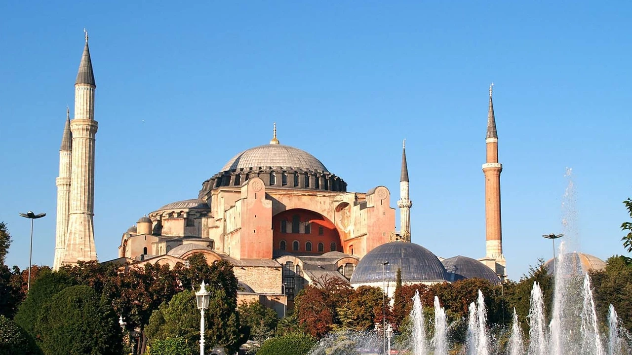 Ayasofya'da tarihi dönüşüm: Kubbesi sökülecek