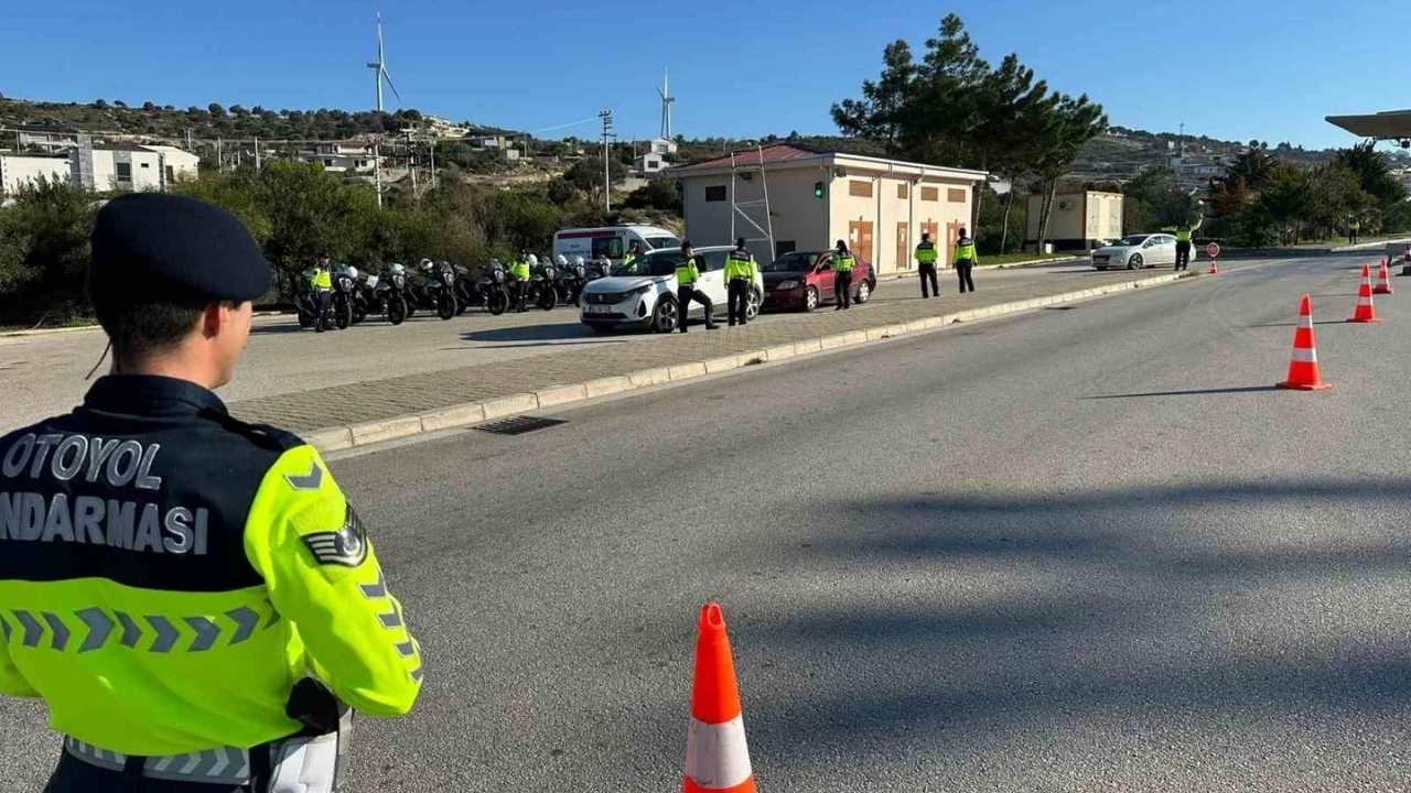 Çeşme'de Göçmen Kaçakçılığı Operasyonu: 39 düzensiz göçmen yakalandı