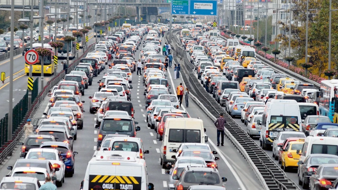 Haftanın ilk iş gününde yola çıkanlar dikkat! İşte İstanbul, İzmir ve Ankara'da son durum