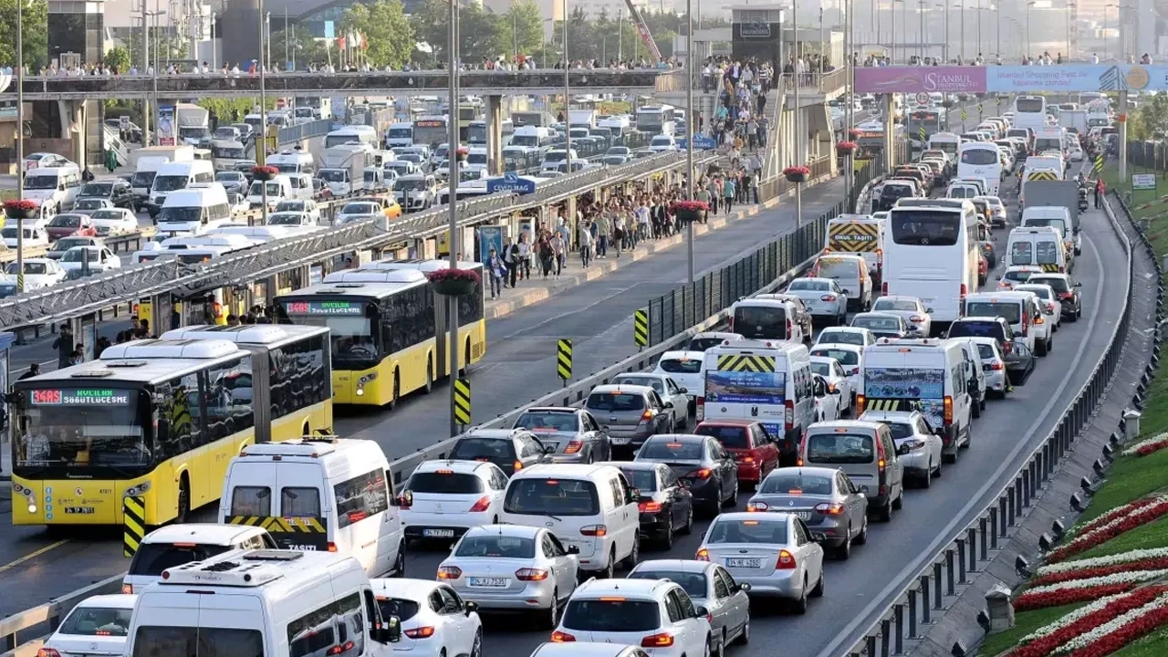 Cumartesi yola çıkacaklar dikkat! Kara yolları Genel Müdürlüğü açıkladı