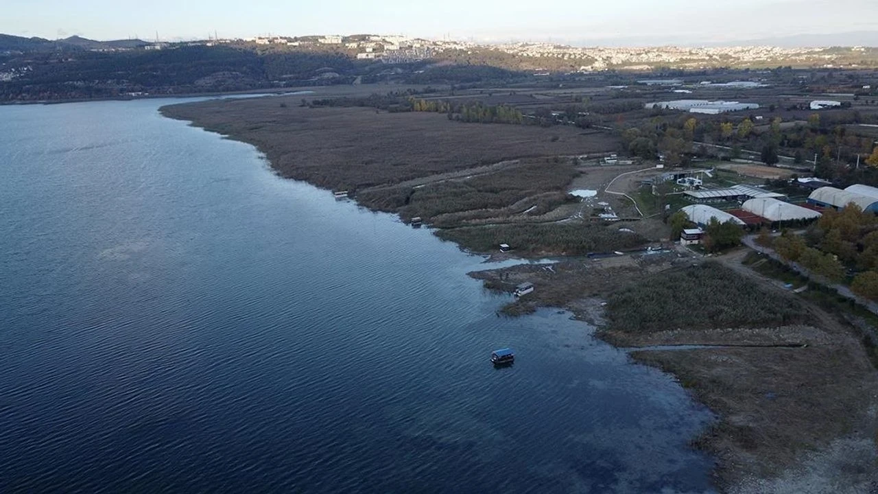 Sapanca Gölü'ndeki su seviyesi, son 5 yılın en düşük seviyesine geriledi