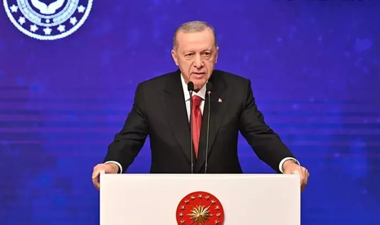 Cumhurbaşkanı Erdoğan'dan yapay zeka değerlendirmesi: Gençlere yönelik olumsuz içeriklerin yaygınlaşmasına hizmet ediyor