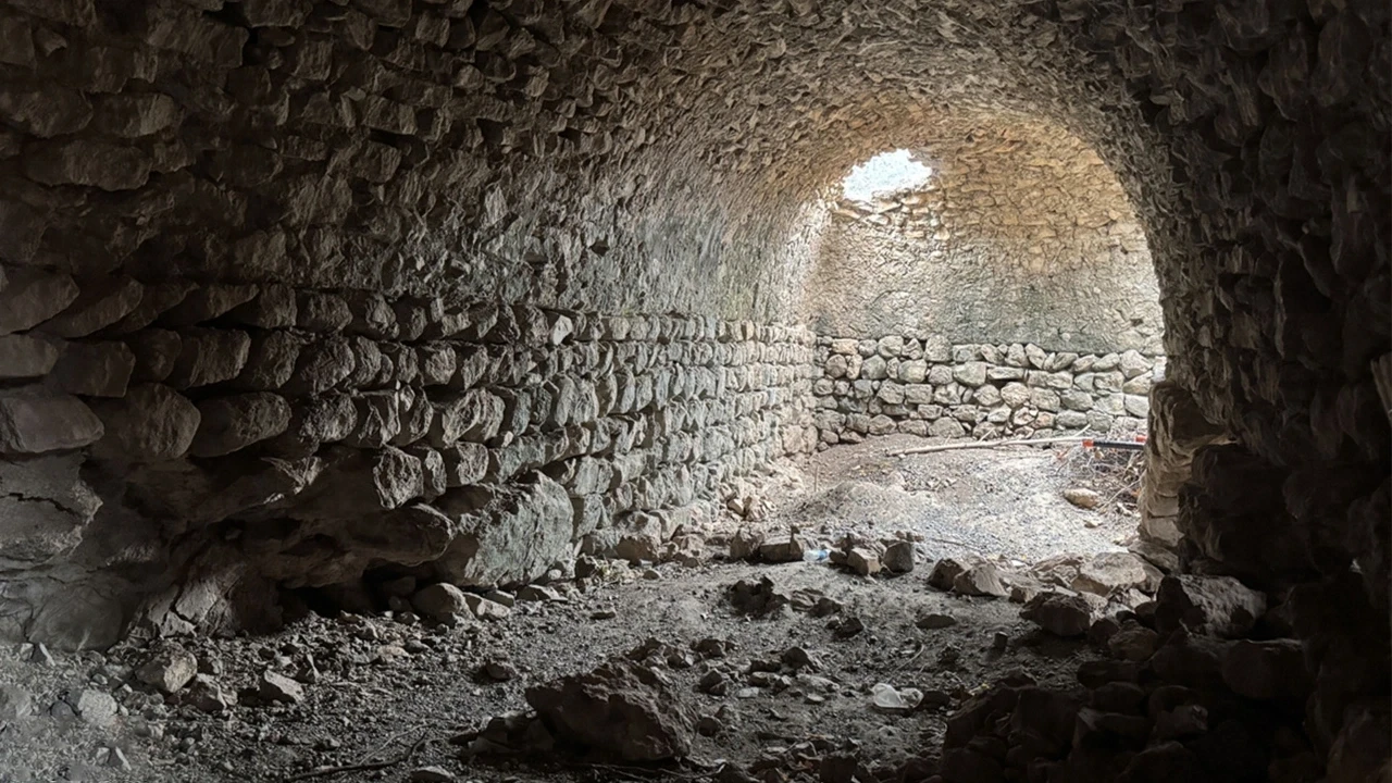 Tarihi Selçuklu Hanı, Nemrut Dağı eteklerinde keşfedildi