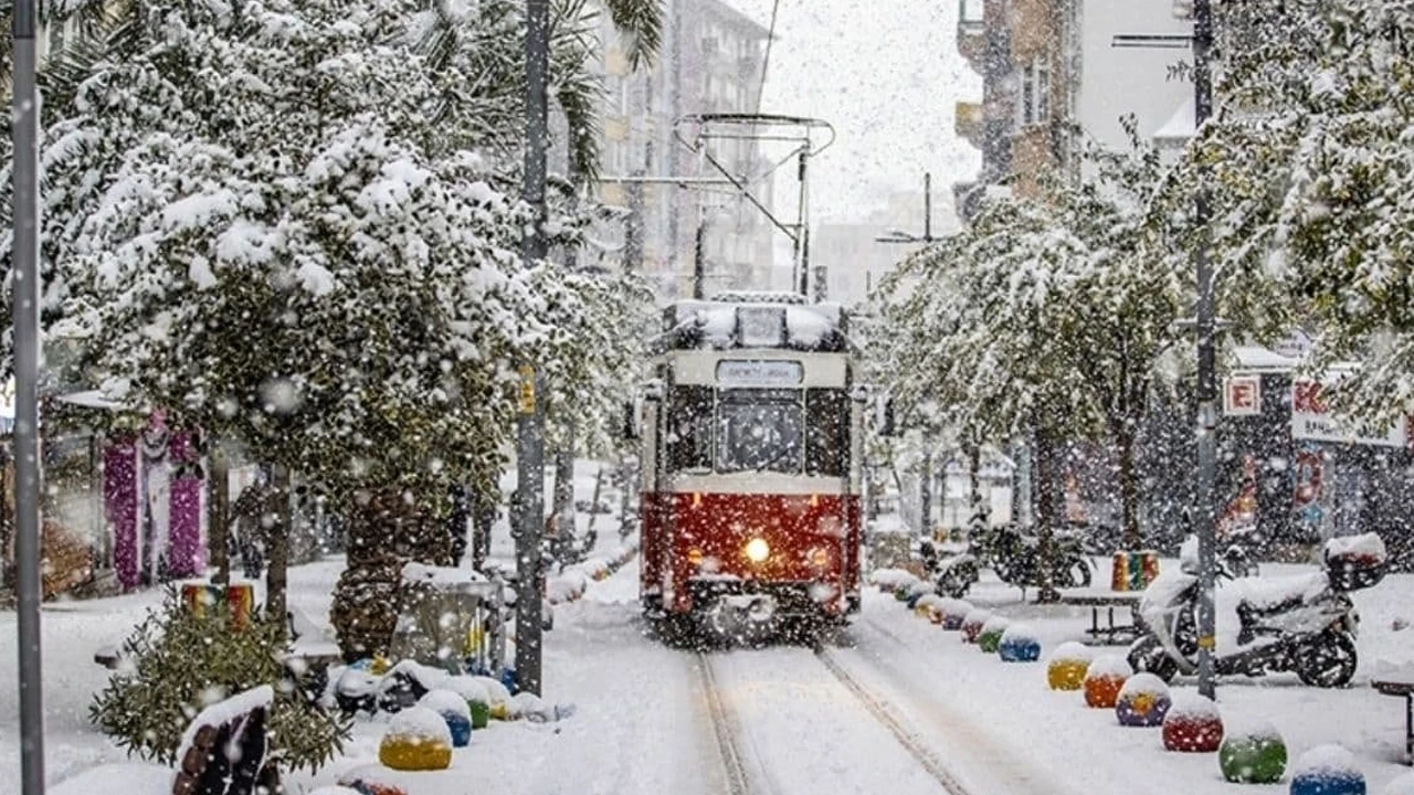 İstanbul’a 15 gün kar yağacak! Meteoroloji uzmanı tarihli tahminini açıkladı