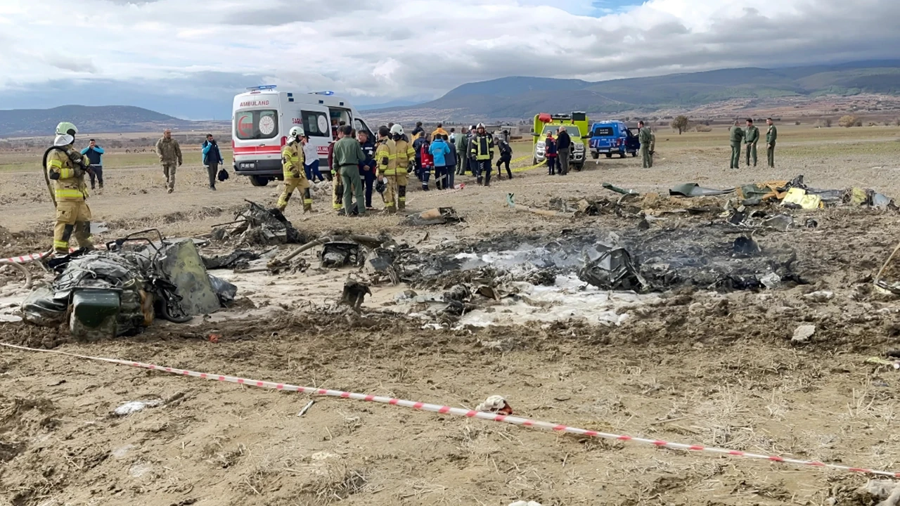 Isparta'da akaryakıt istasyonu görevlisi helikopter kazasını anlattı: Düşer düşmez alev aldı