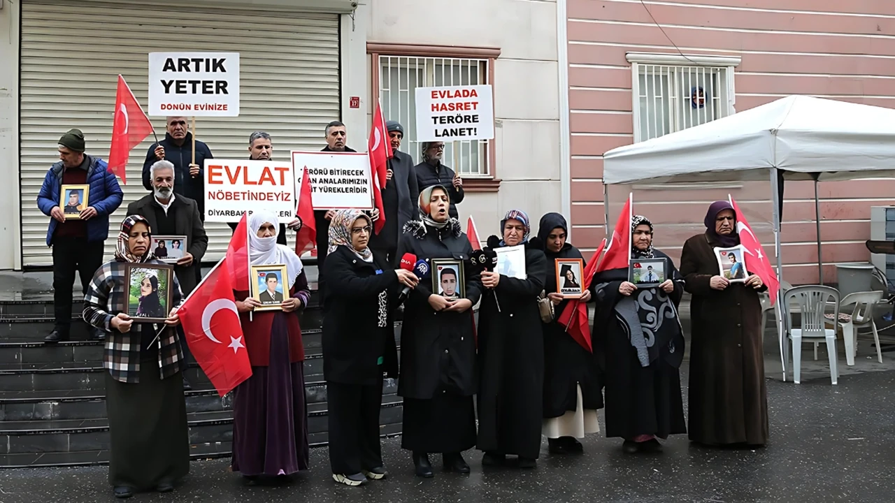 Evlat özlemi çeken Diyarbakır anneleri nöbetlerine devam ediyor