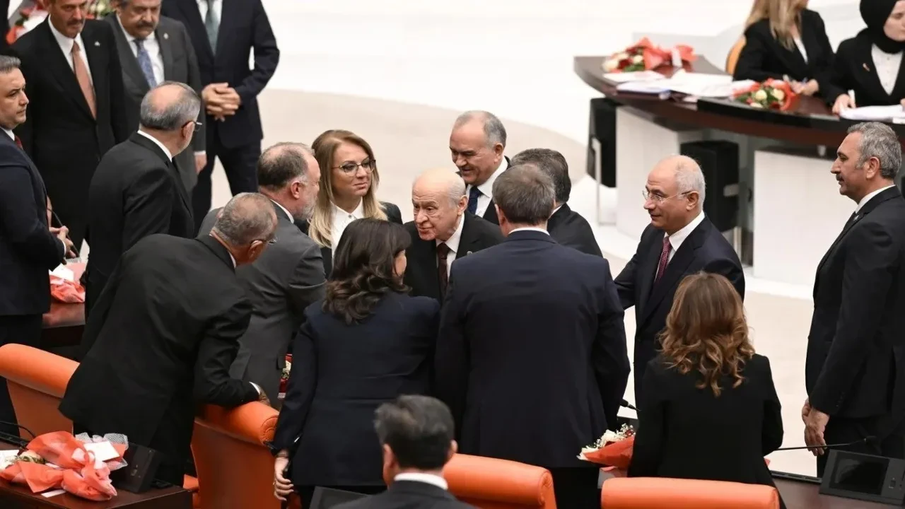 Meclis'te tokalaşmayan Bahçeli ve DEM Parti arasındaki gerilim