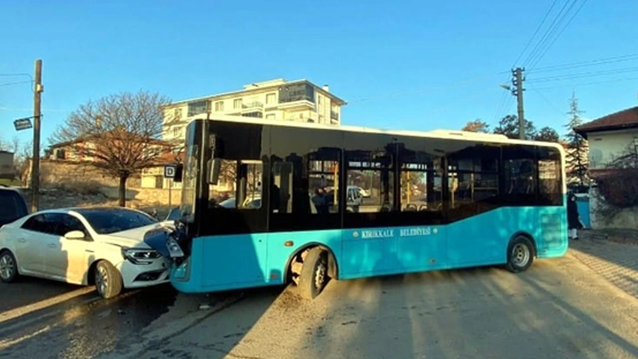 Kırıkkale'de halk otobüsü otomobil ile çarpıştı: 6 yaralı