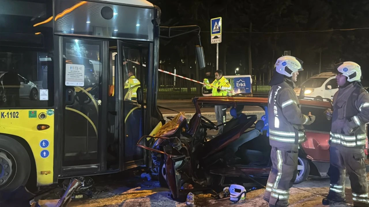 İstanbul'da korkutan kaza: Alibeyköy’de İETT otobüsü ile araç çarpıştı!