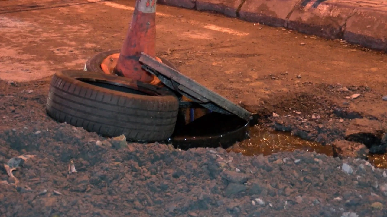 İSKİ'nin müdahalesi yetersiz kaldı: Güngören'deki yol yine çöktü!