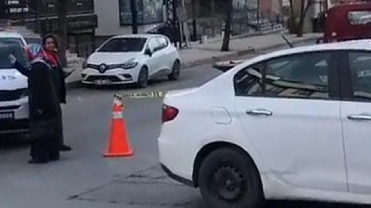 Beylikdüzü'nde el bombası İhbarı: Ekipler sevk edildi