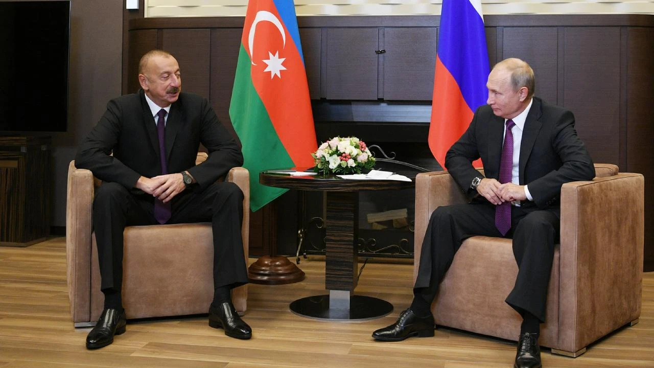 Kazakistan uçak kazası üzerine Putin'den Aliyev’e taziye telefonu