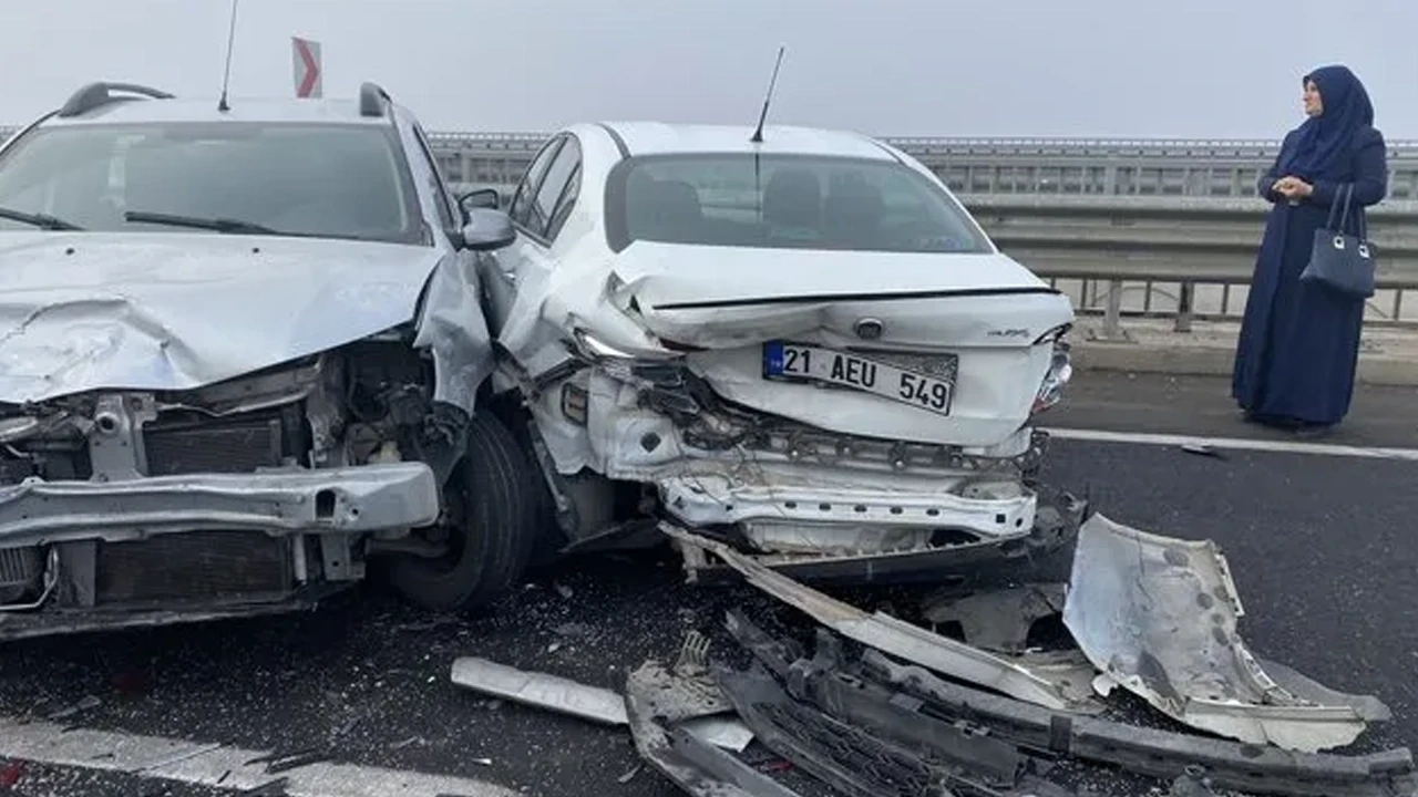 Diyarbakır'da 13 araç zincirleme kazada birbirine girdi