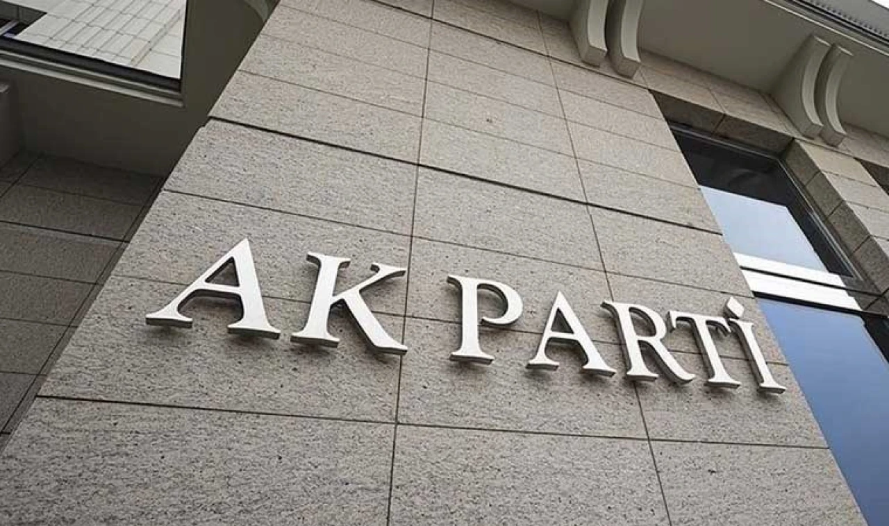 CHP’den istifa eden 12 üye AK Parti’ye katıldı