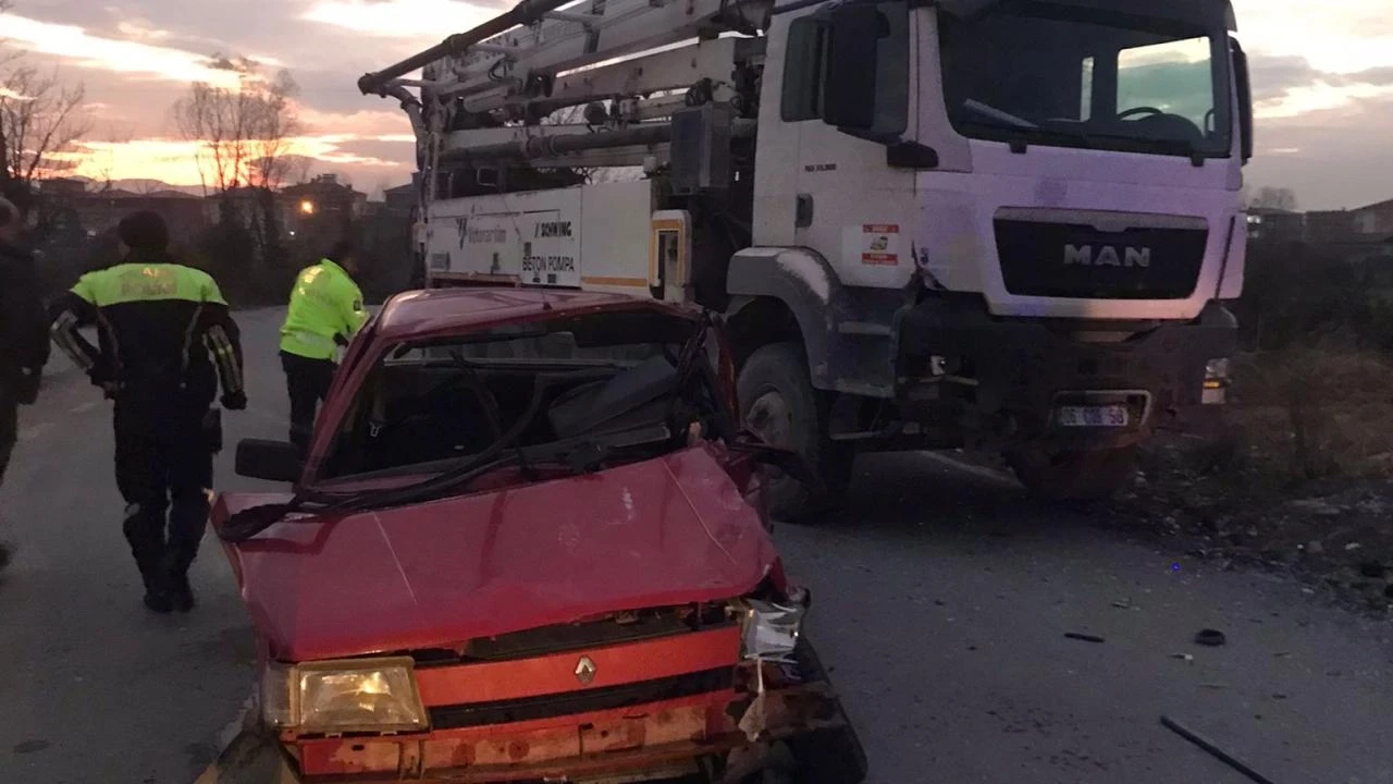 9 yaşındaki çocuk facia yaşattı: Otomobille kamyona çarptı