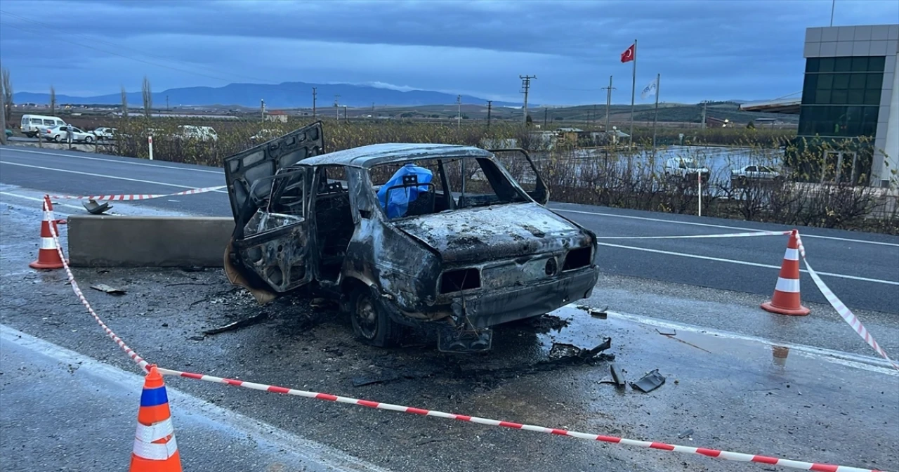 Manisa'da kahreden kaza: Yanan otomobildeki karı koca can verdi