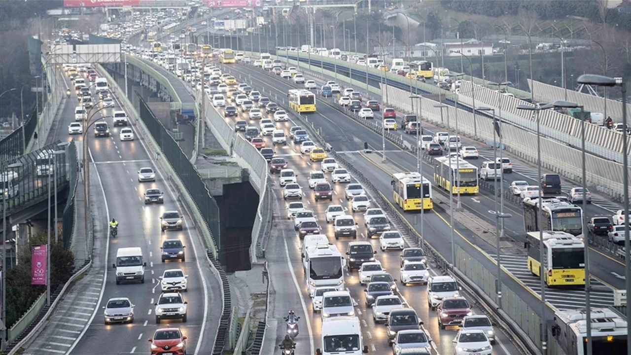 Haftanın son iş gününde yola çıkanlar dikkat! İstanbul, Ankara ve İzmir'de son durum açıklandı