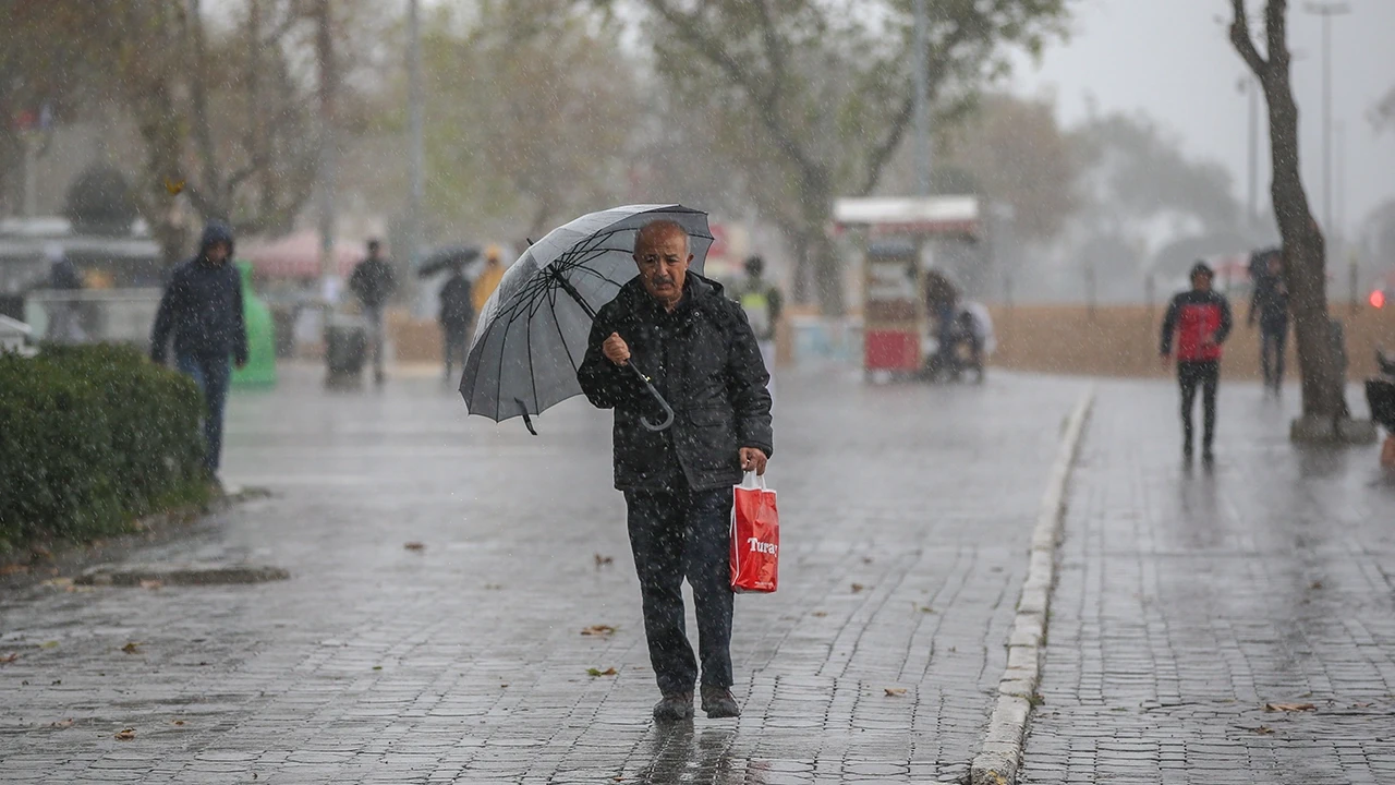 İstanbul'da kuvvetli fırtına ve sağanak yağış uyarısı