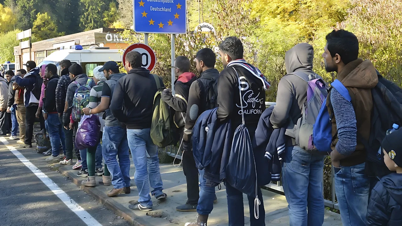 Almanya'da Suriyeli göçmenlerin iltica başvuruları donduruldu