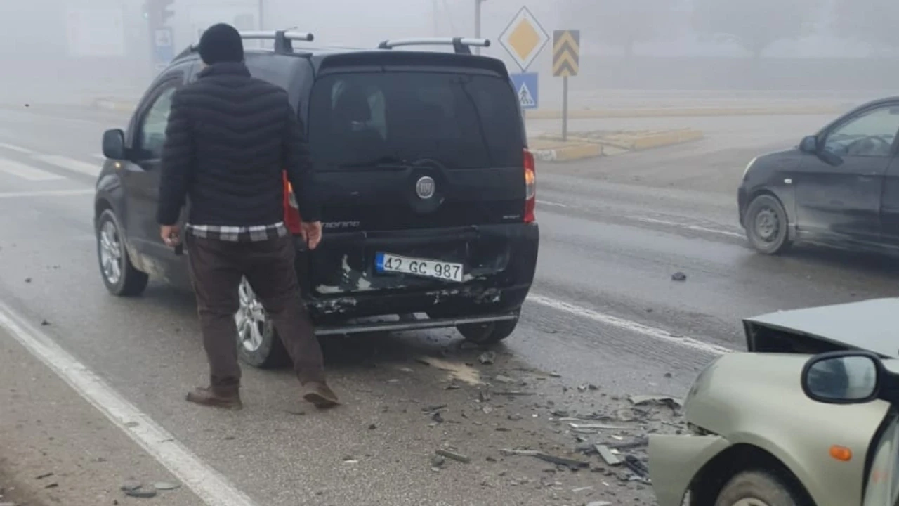 Konya'da sis nedeniyle zincirleme kaza: 8 yaralı