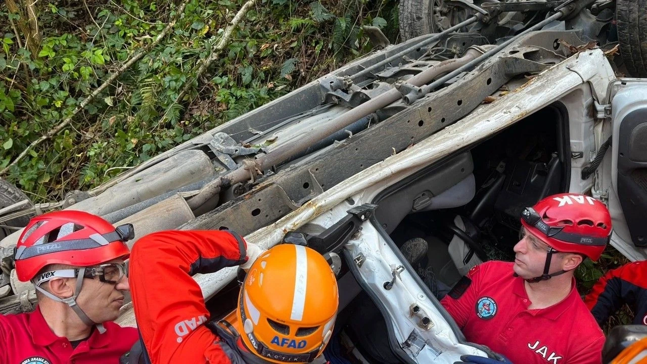 Rize'de kamyonet şarampole uçtu: 1 ölü