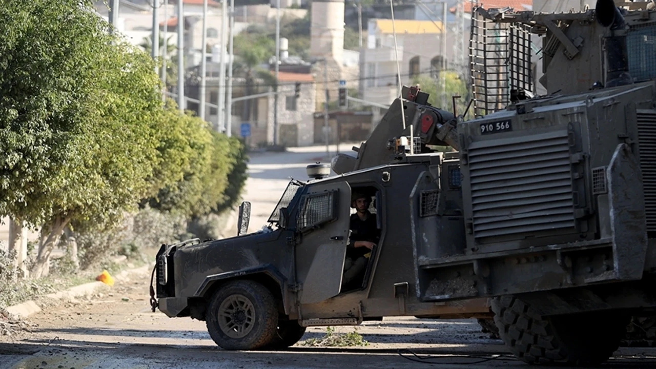 İsrail ordusundan El Halil'de baskın: Filistinlilere ateş ve gaz bombasıyla müdahale