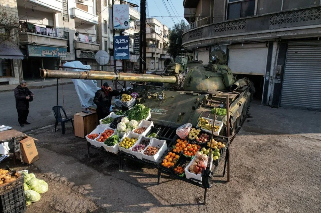 Suriye'de esnaflar Esed'in tanklarını manav tezgahına dönüştürdü