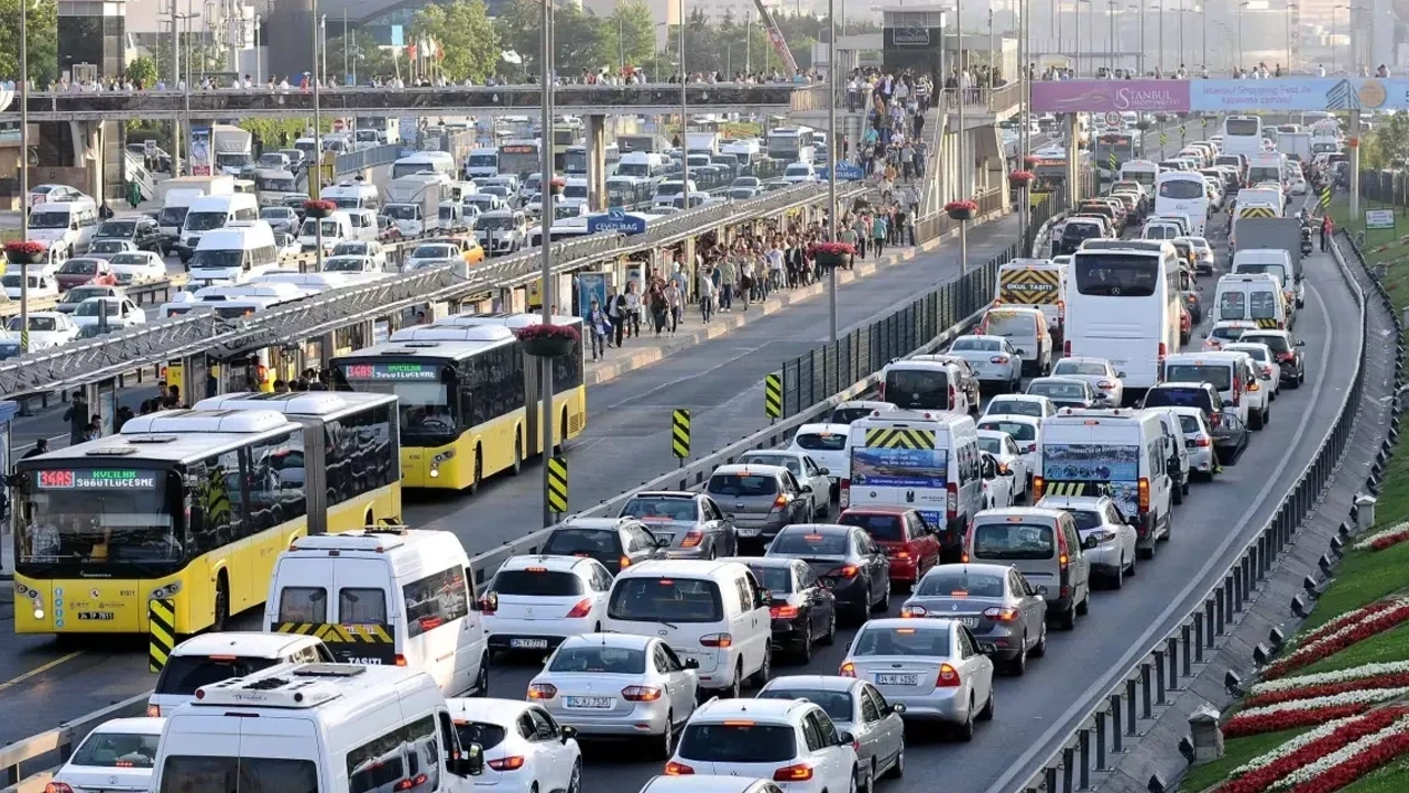 Haftanın son iş gününde yola çıkanlar dikkat! İşte kara yollarındaki son durum