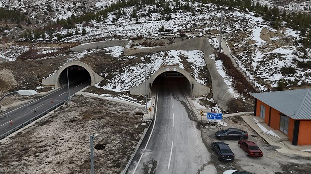 Kahramanmaraş'taki Aşık Mahzuni Şerif Tüneli çift yönlü ulaşıma açıldı