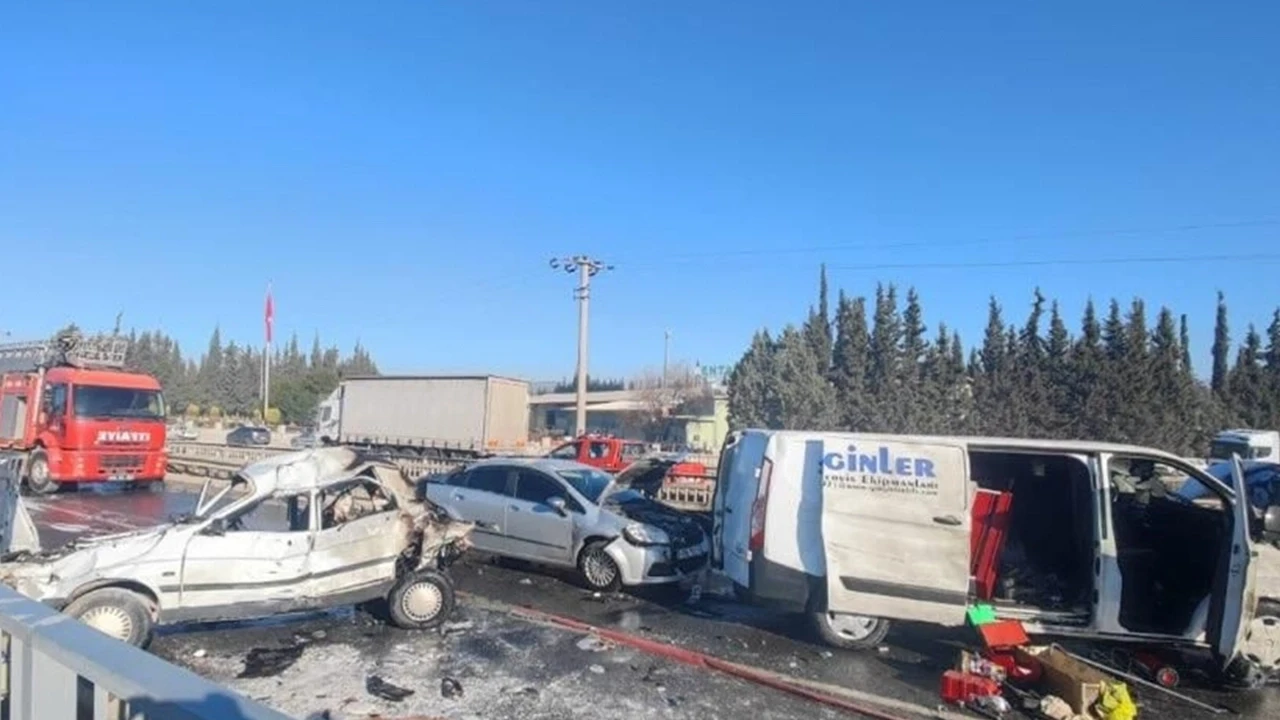 Muğla'da zincirleme kaza: 4 araç birbirine girdi! 7 yaralı