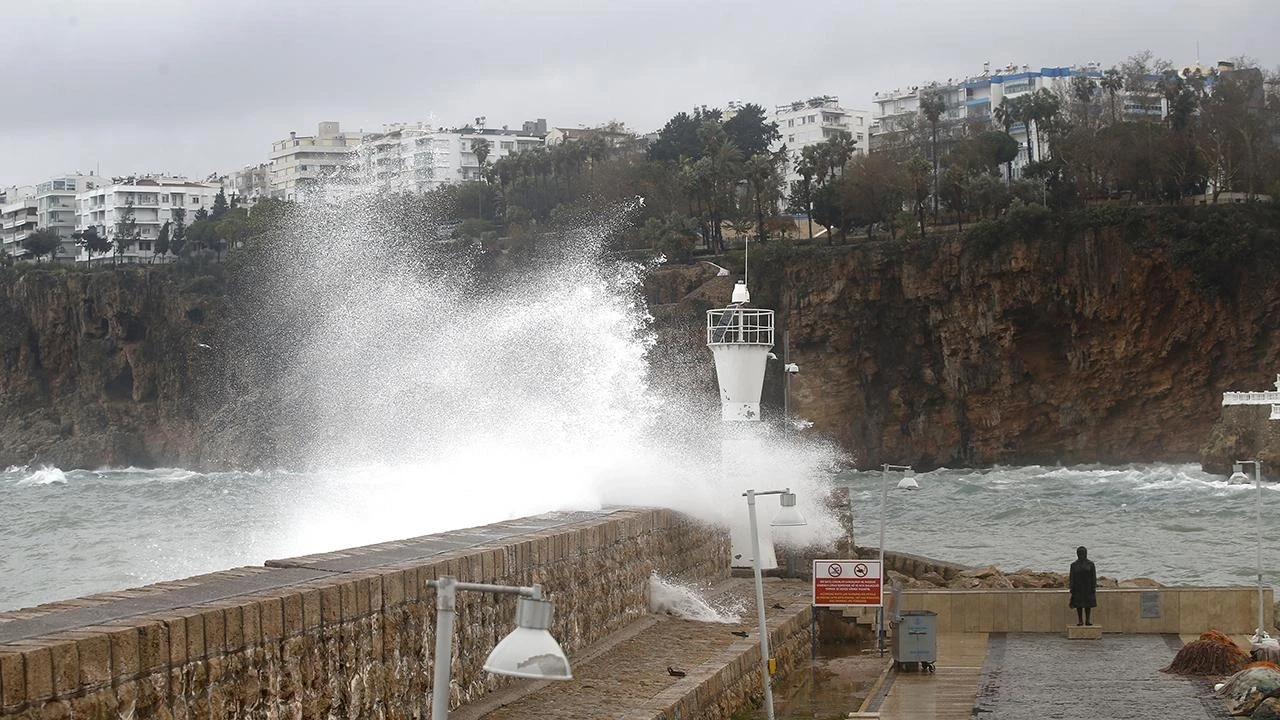 Meteoroloji'den Doğu Akdeniz'e fırtına uyarısı: Anamur ve Silifke için kritik saatler!