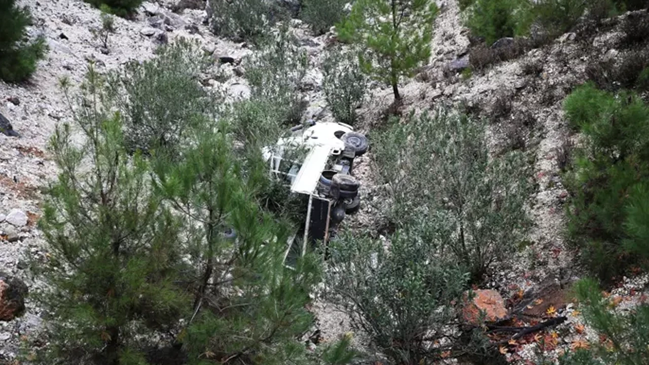 Alanya'da kamyonet uçuruma yuvarlandı: 9 yaşındaki kız çocuğu hayatını kaybetti