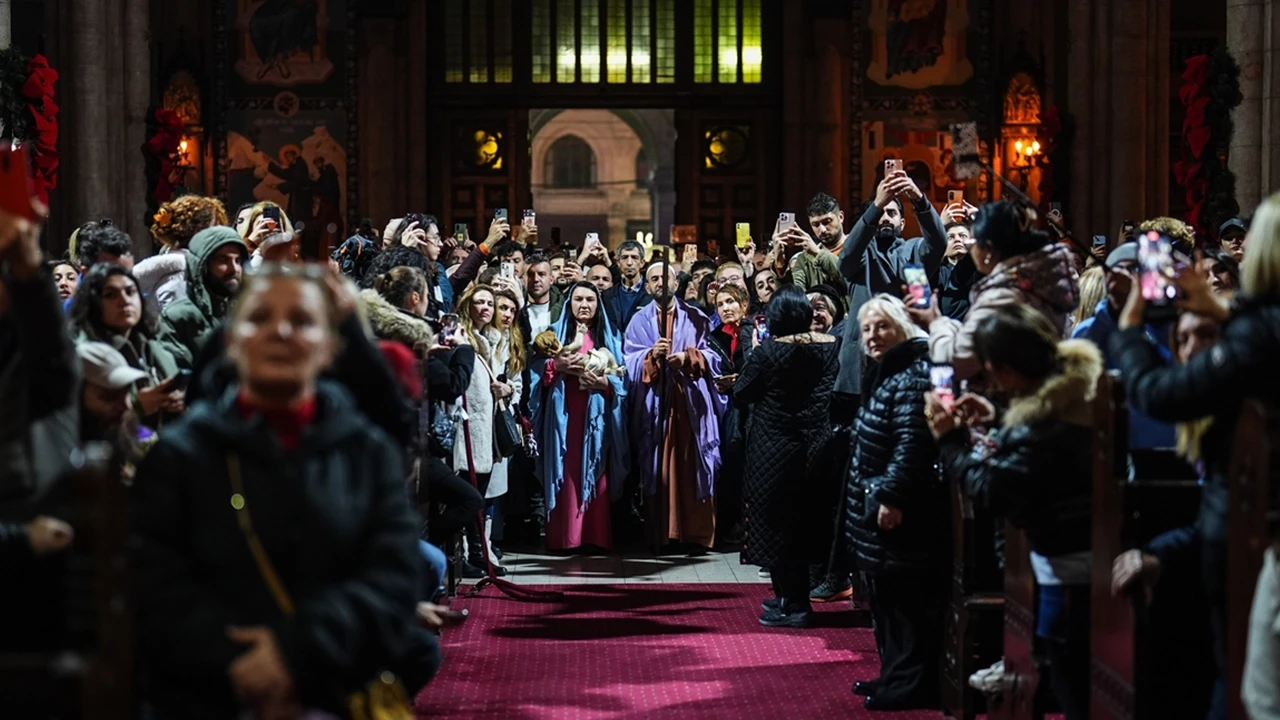 İstanbul'daki kiliselerde Noel ayini düzenlendi