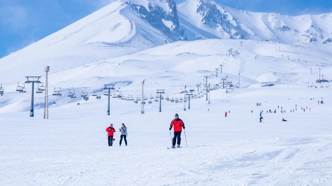 Erciyes Kayak Merkezi yılbaşı tatiline hazır: Otellerde yüzde 100 doluluk!