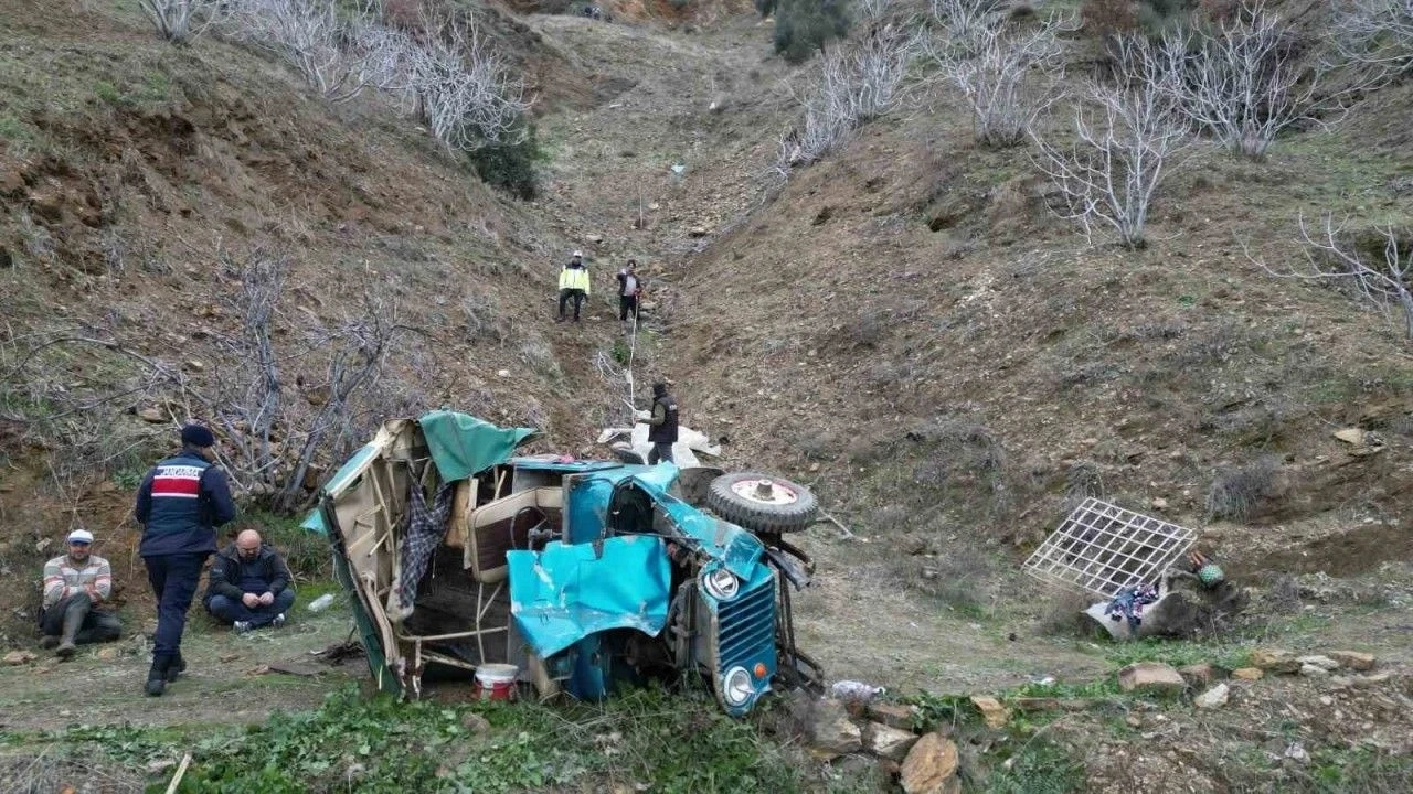 Aydın'da feci kaza: Zeytin işçilerini taşıyan araç uçuruma yuvarlandı! Ölü ve yaralılar var