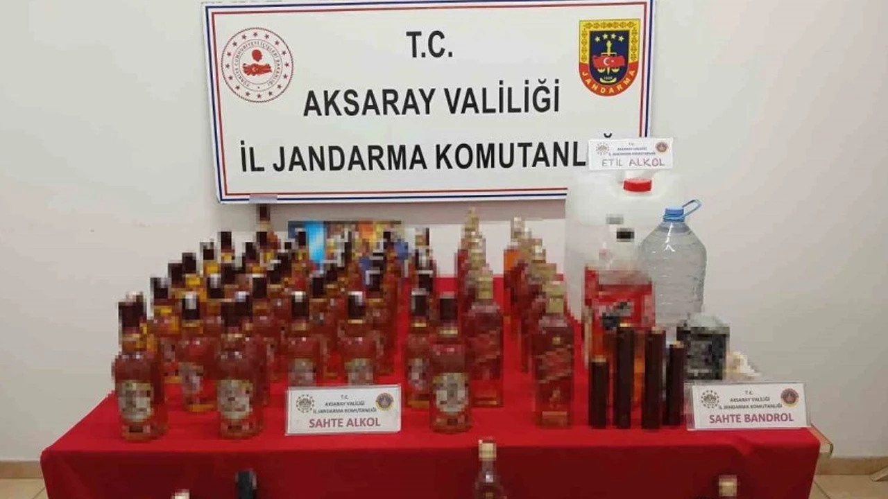 Alkol üretip ticaretini yapan şahıs yakalandı! Litrelerce sahte içki ele geçirildi