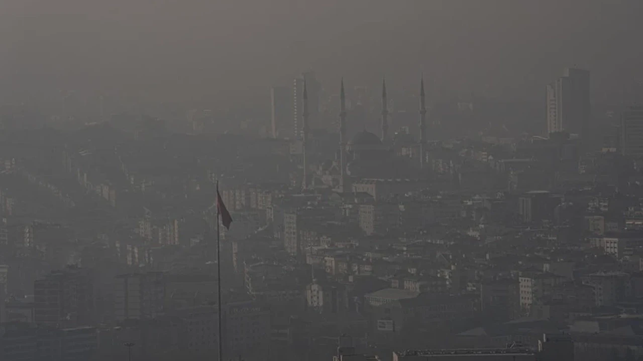 Türkiye'de hava kalitesi düşüyor: Ankara'da "turuncu" uyarı, İstanbul'da sis etkili olacak