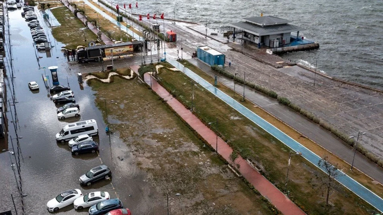 İzmir’de yağış rekoru kırıldı! Fakat su krizi kapıda!