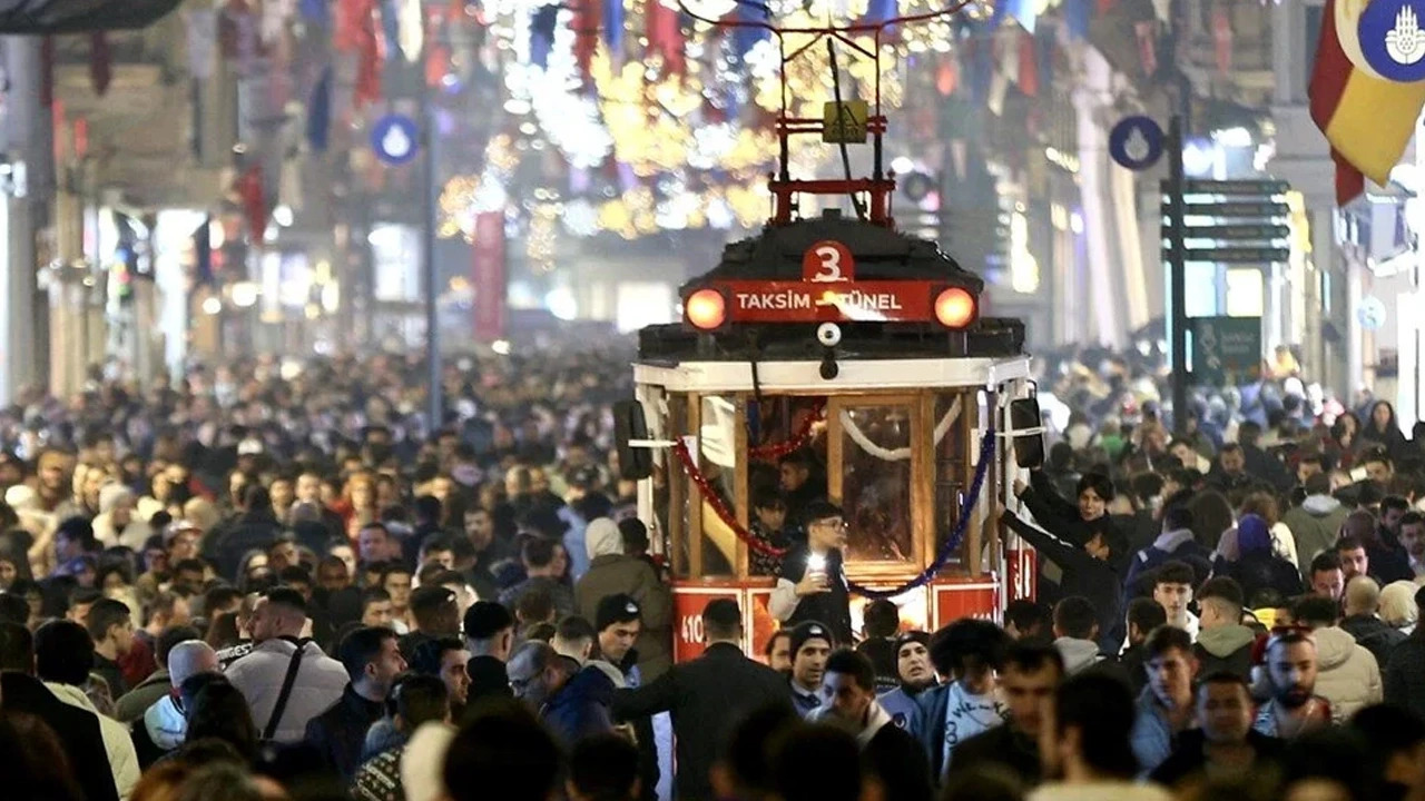 Yeni yıla çalışarak girdiler: İstanbul’da mesai başındaki İstanbullular