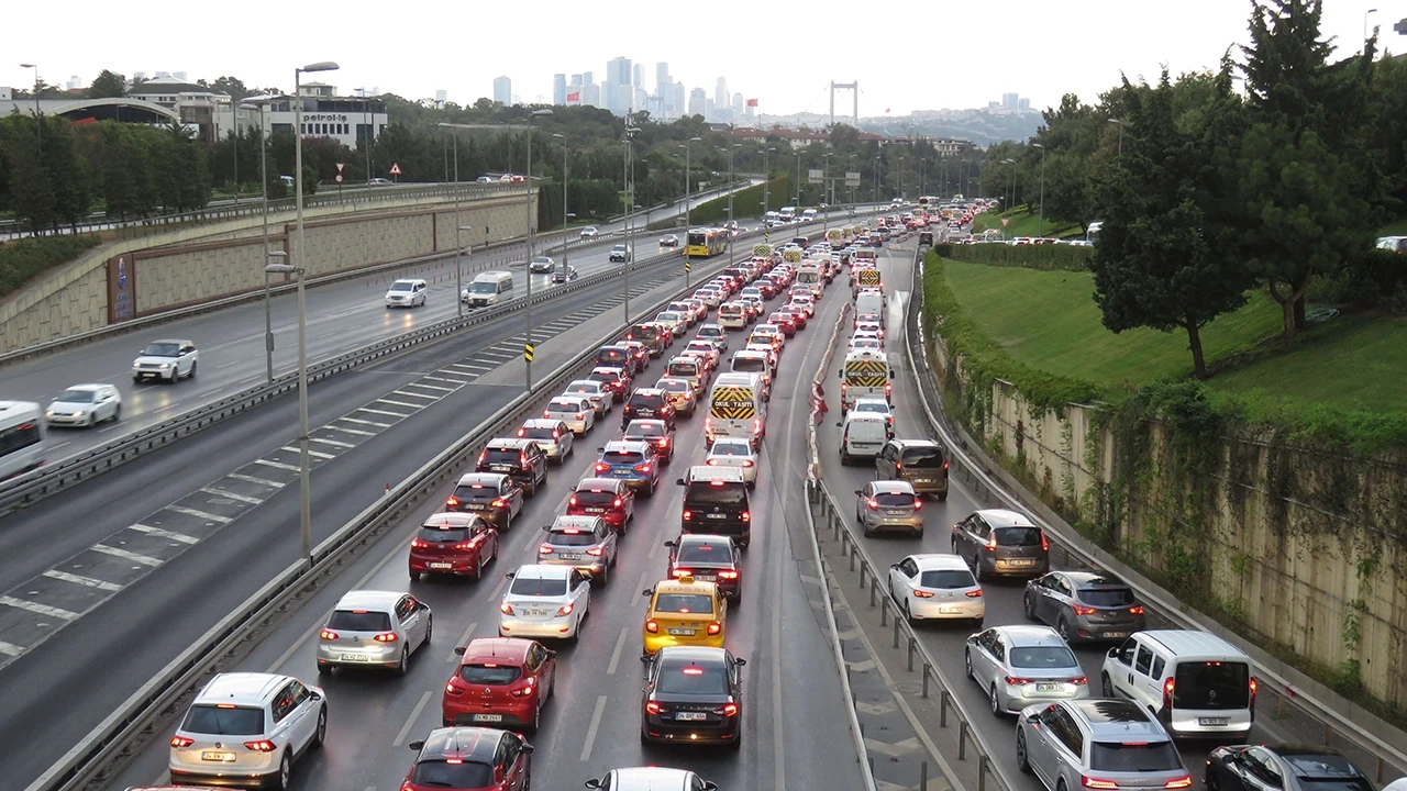 İstanbul, Ankara ve İzmir'de yol durumu nasıl? Sabah yola çıkanlar dikkat